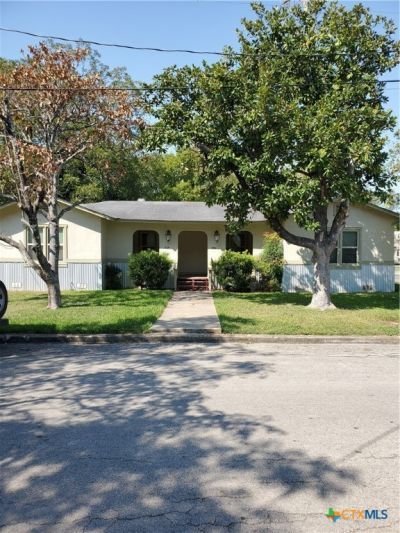 826 N Bowie Street, Seguin, TX 78155 Main Photo