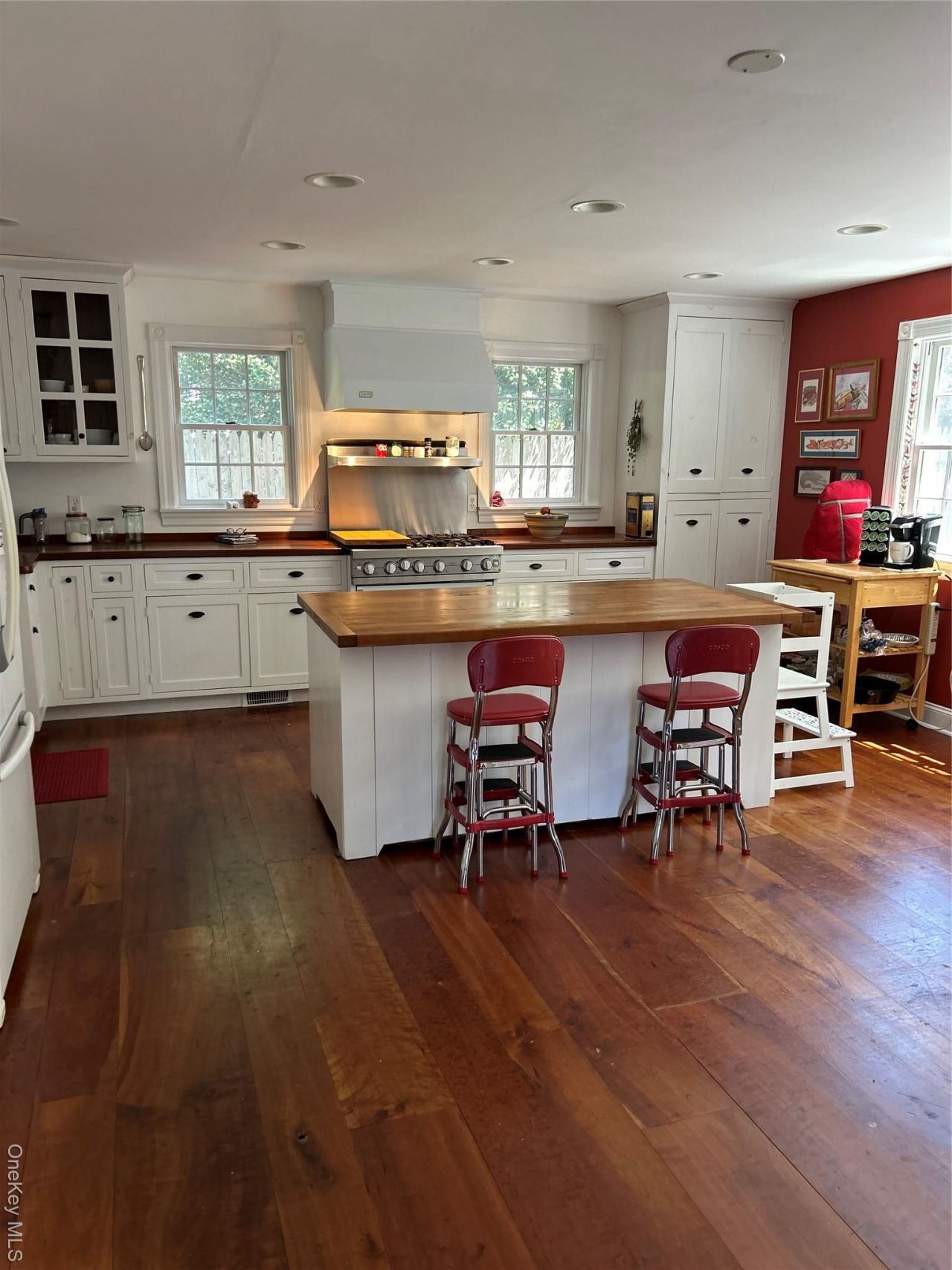 11 W Meadow Lane, Stony Brook, NY 11790 Main Photo
