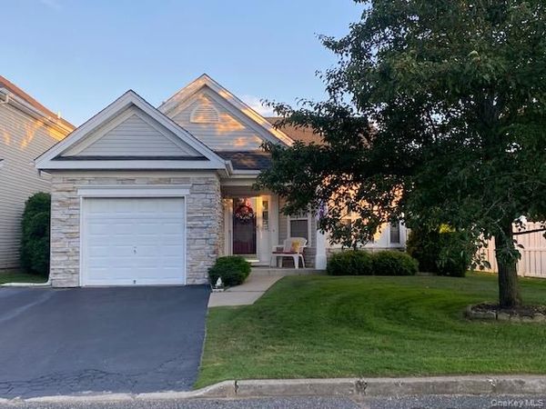 8 Ariel Drive, Middle Island, NY 11953