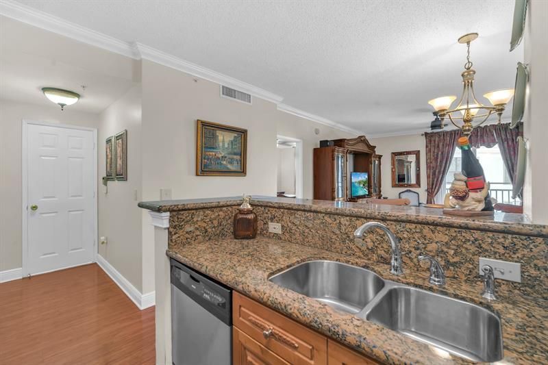 630 S Sapodilla Ave, Unit 407, West Palm Beach, FL 33401 Photo