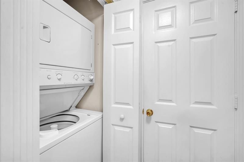 630 S Sapodilla Ave, Unit 407, West Palm Beach, FL 33401 Photo