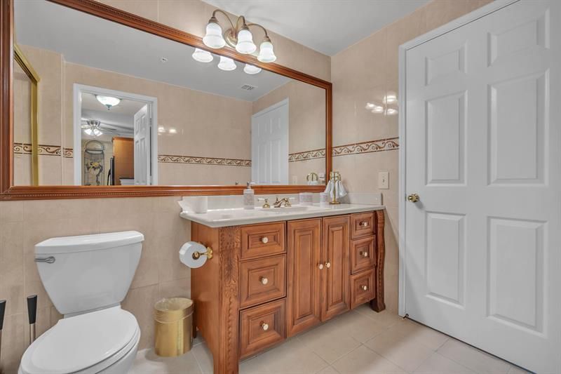 630 S Sapodilla Ave, Unit 407, West Palm Beach, FL 33401 Photo