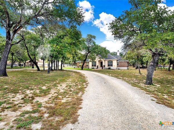 162 Champions Boulevard, La Vernia, TX 78121