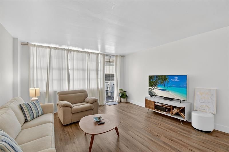 3725 S Ocean Drive, Unit 405, Hollywood, FL 33019 Photo