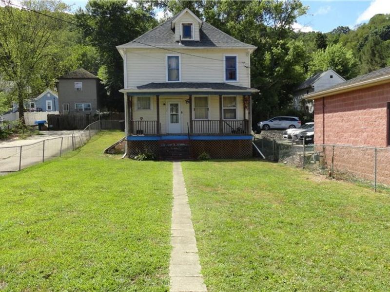 122 Carolina Avenue, Chester, WV 26034 Photo 1
