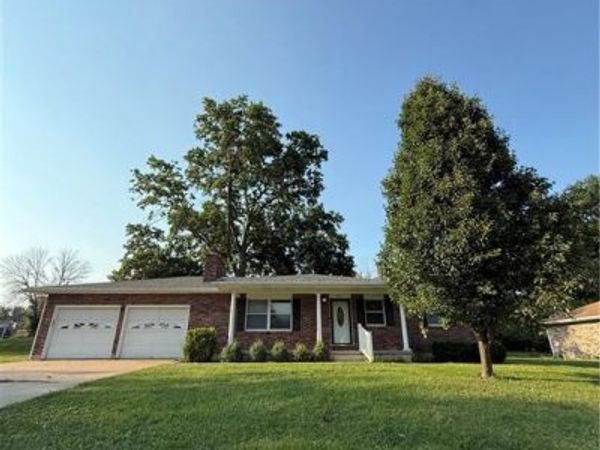 801 Overbrook Drive Drive, Macon, MO 63552