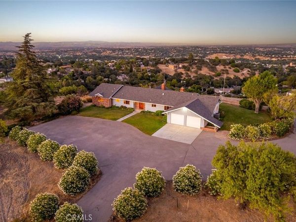 490 Pacific Avenue, Paso Robles, CA 93446