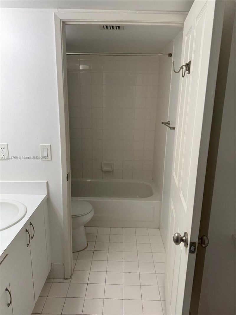 2351 Douglas Rd, Unit 1208, Miami, FL 33145 Photo