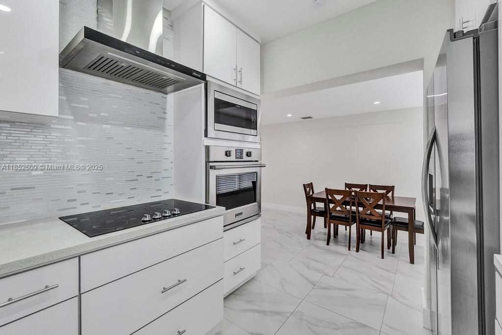 6470 SW 27th St, Miami, FL 33155 Photo