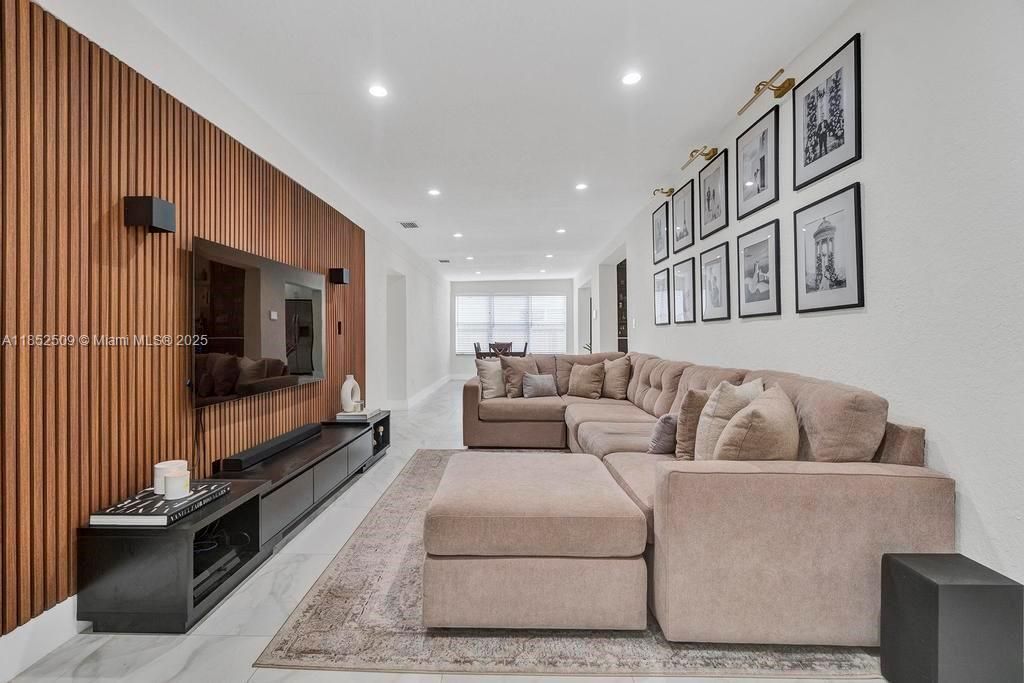 6470 SW 27th St, Miami, FL 33155 Photo