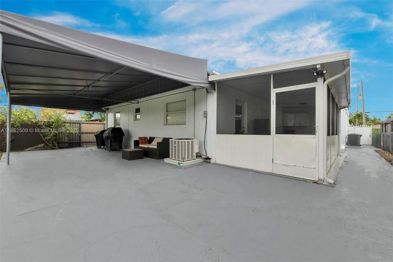 6470 SW 27th St, Miami, FL 33155 Photo