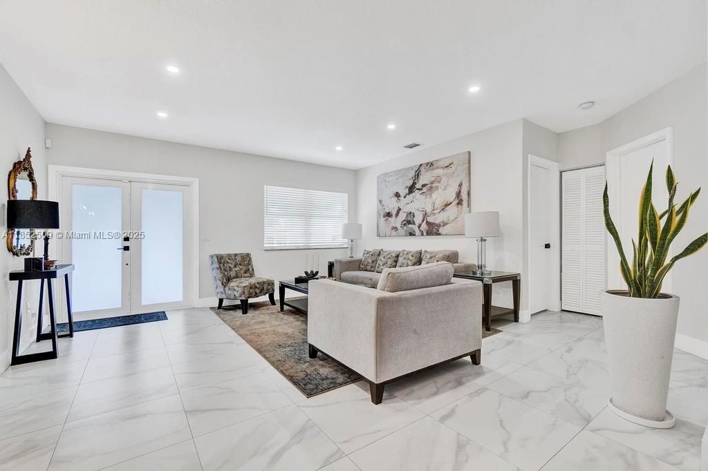 6470 SW 27th St, Miami, FL 33155 Photo