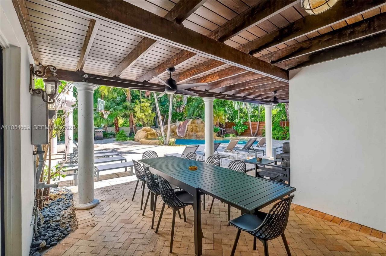 1051 NE 89th St, Miami, FL 33138 Photo