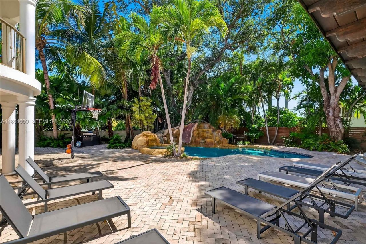 1051 NE 89th St, Miami, FL 33138 Photo