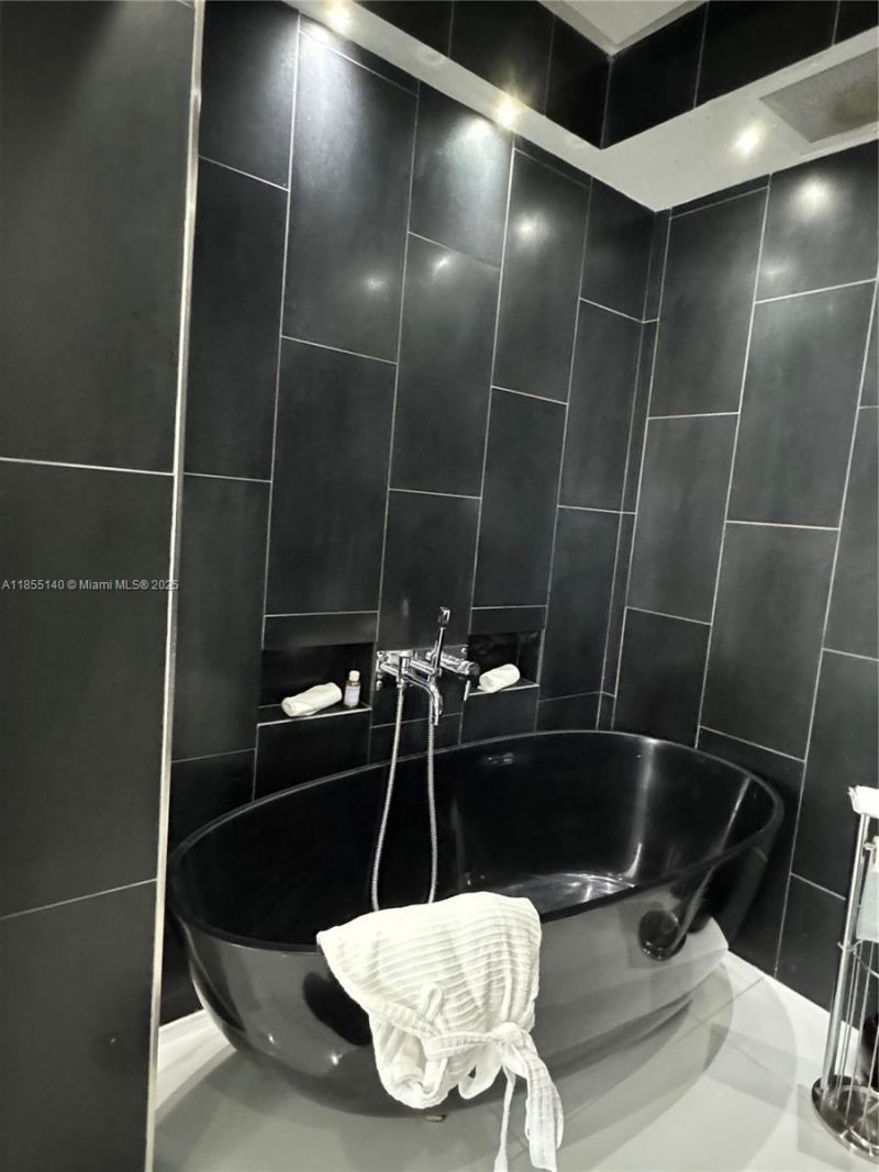 6770 Indian Creek Dr, Unit 5S, Miami Beach, FL 33141 Photo