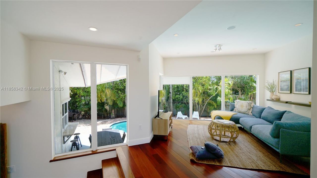 691 Ridgewood Rd, Key Biscayne, FL 33149 Photo