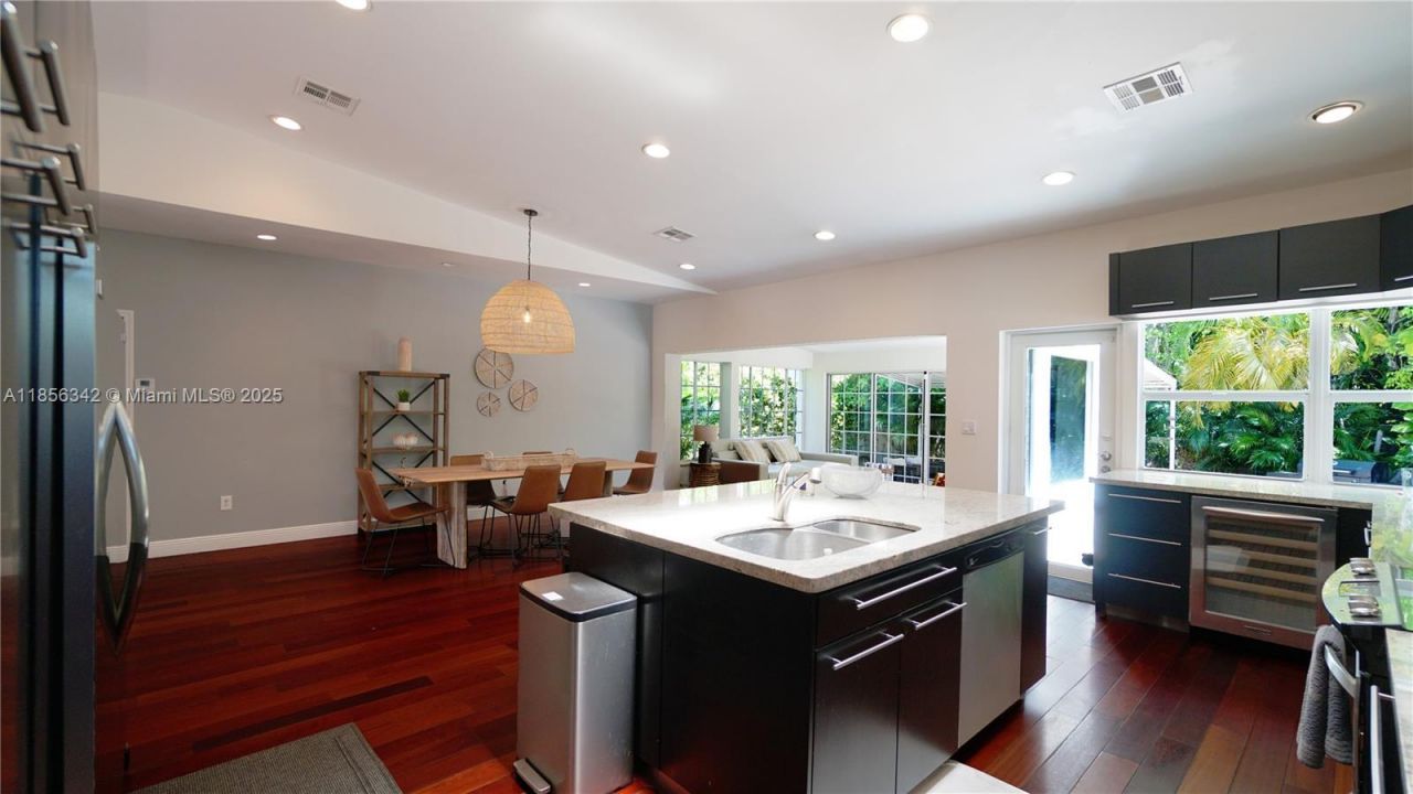 691 Ridgewood Rd, Key Biscayne, FL 33149 Photo