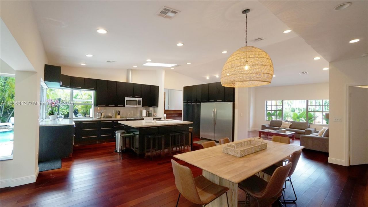 691 Ridgewood Rd, Key Biscayne, FL 33149 Photo