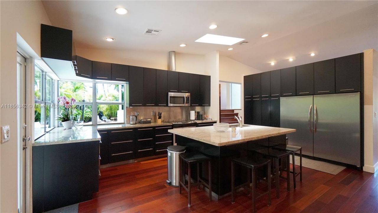 691 Ridgewood Rd, Key Biscayne, FL 33149 Photo