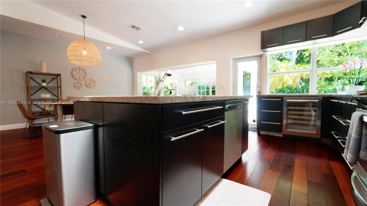 691 Ridgewood Rd, Key Biscayne, FL 33149 Photo