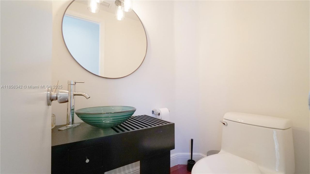 691 Ridgewood Rd, Key Biscayne, FL 33149 Photo