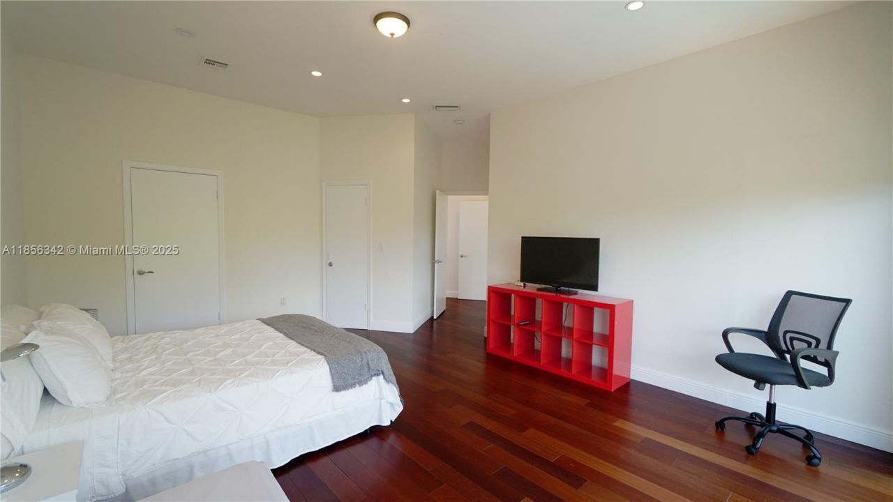 691 Ridgewood Rd, Key Biscayne, FL 33149 Photo