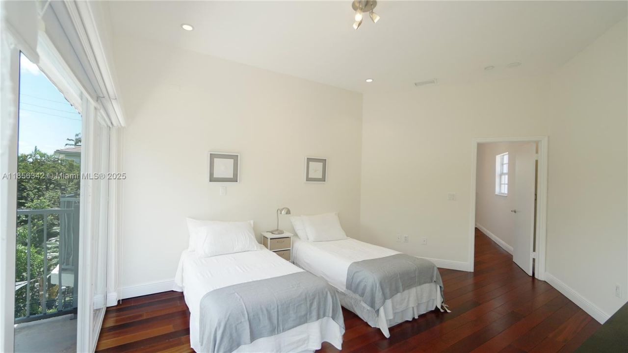 691 Ridgewood Rd, Key Biscayne, FL 33149 Photo