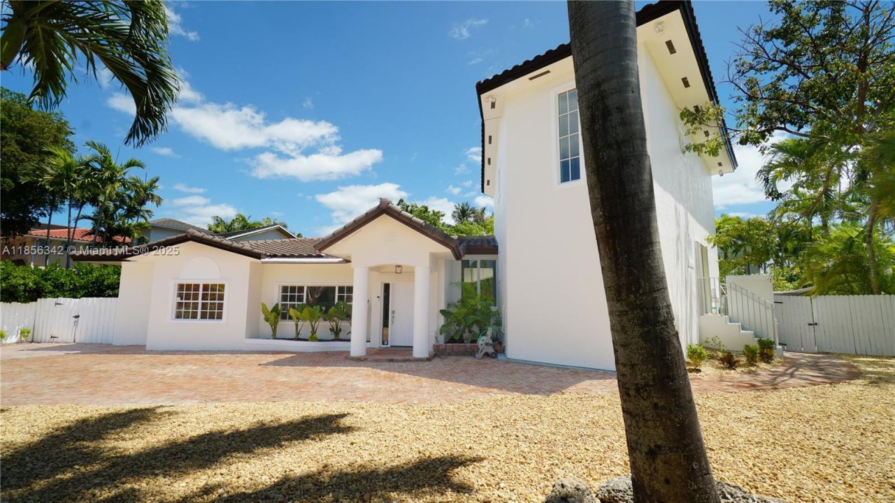 691 Ridgewood Rd, Key Biscayne, FL 33149 Photo