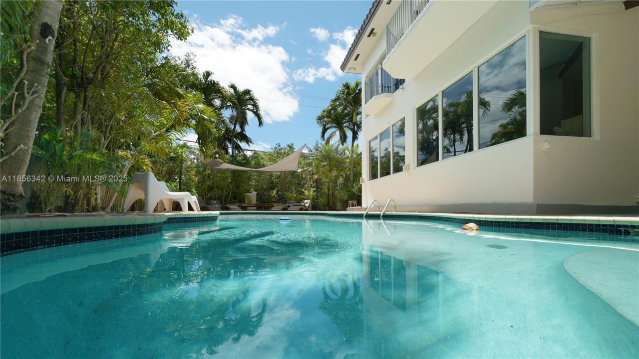 691 Ridgewood Rd, Key Biscayne, FL 33149 Photo