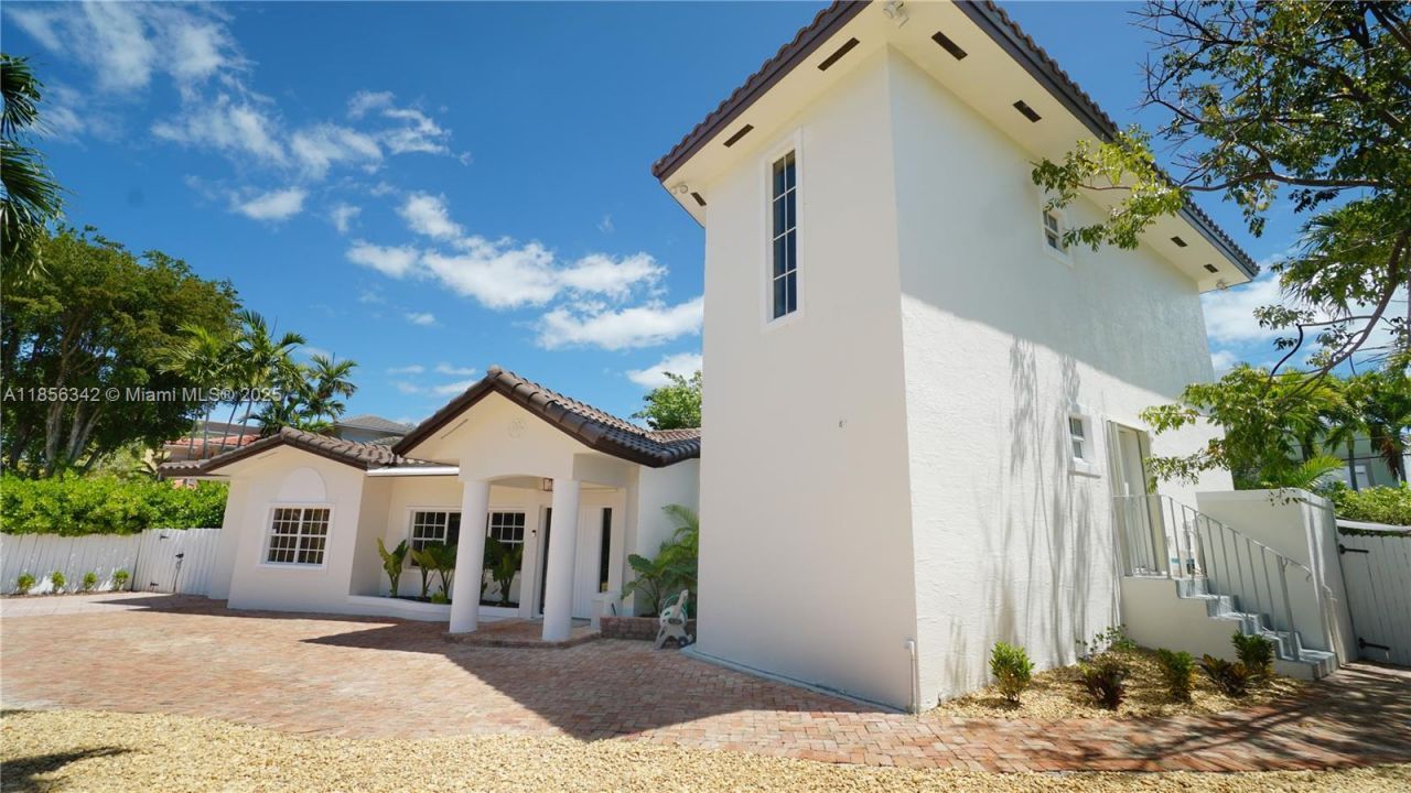 691 Ridgewood Rd, Key Biscayne, FL 33149 Photo