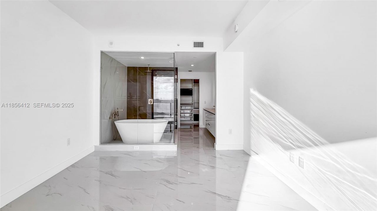 700 NE 24th St, Unit 2704, Miami, FL 33137 Photo