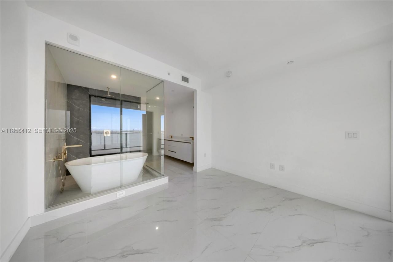 700 NE 24th St, Unit 2704, Miami, FL 33137 Photo