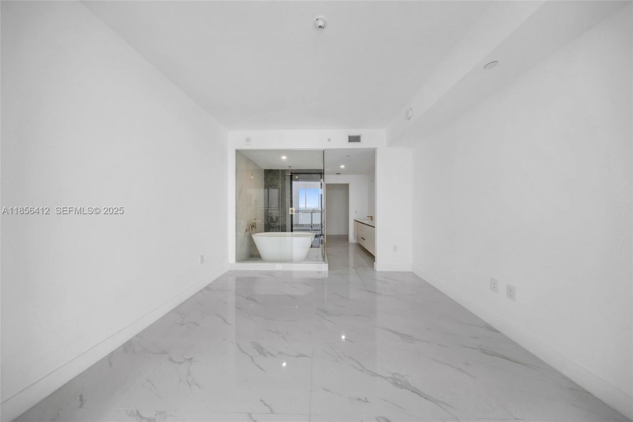 700 NE 24th St, Unit 2704, Miami, FL 33137 Photo