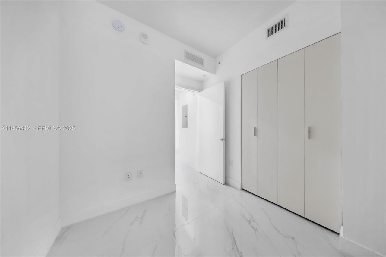 700 NE 24th St, Unit 2704, Miami, FL 33137 Photo