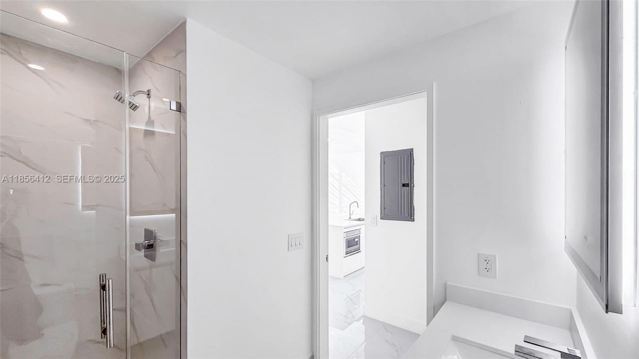 700 NE 24th St, Unit 2704, Miami, FL 33137 Photo