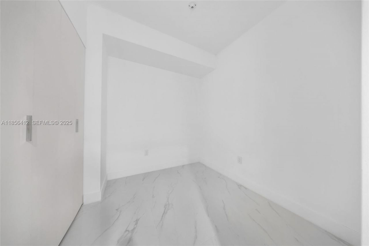 700 NE 24th St, Unit 2704, Miami, FL 33137 Photo