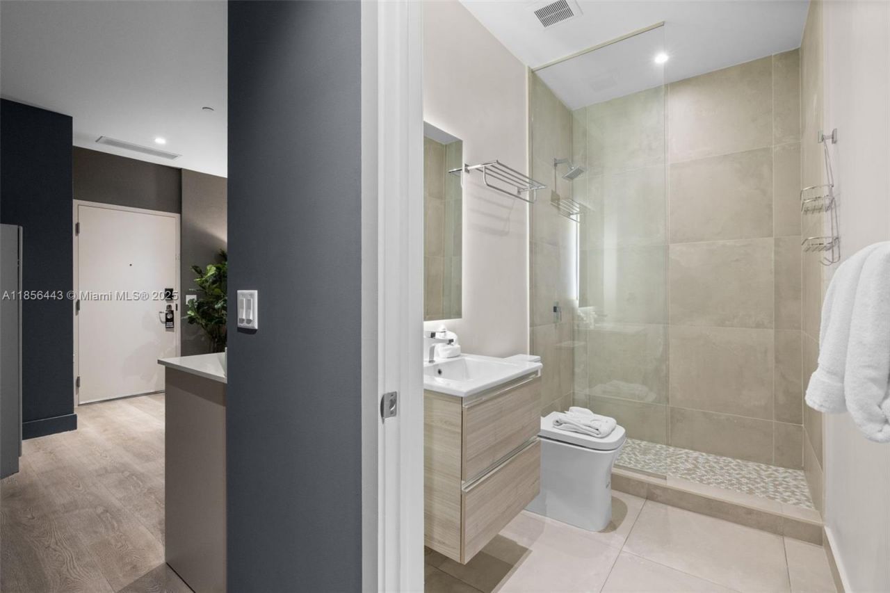 239 SW 9th St, Unit 305, Miami, FL 33130 Photo