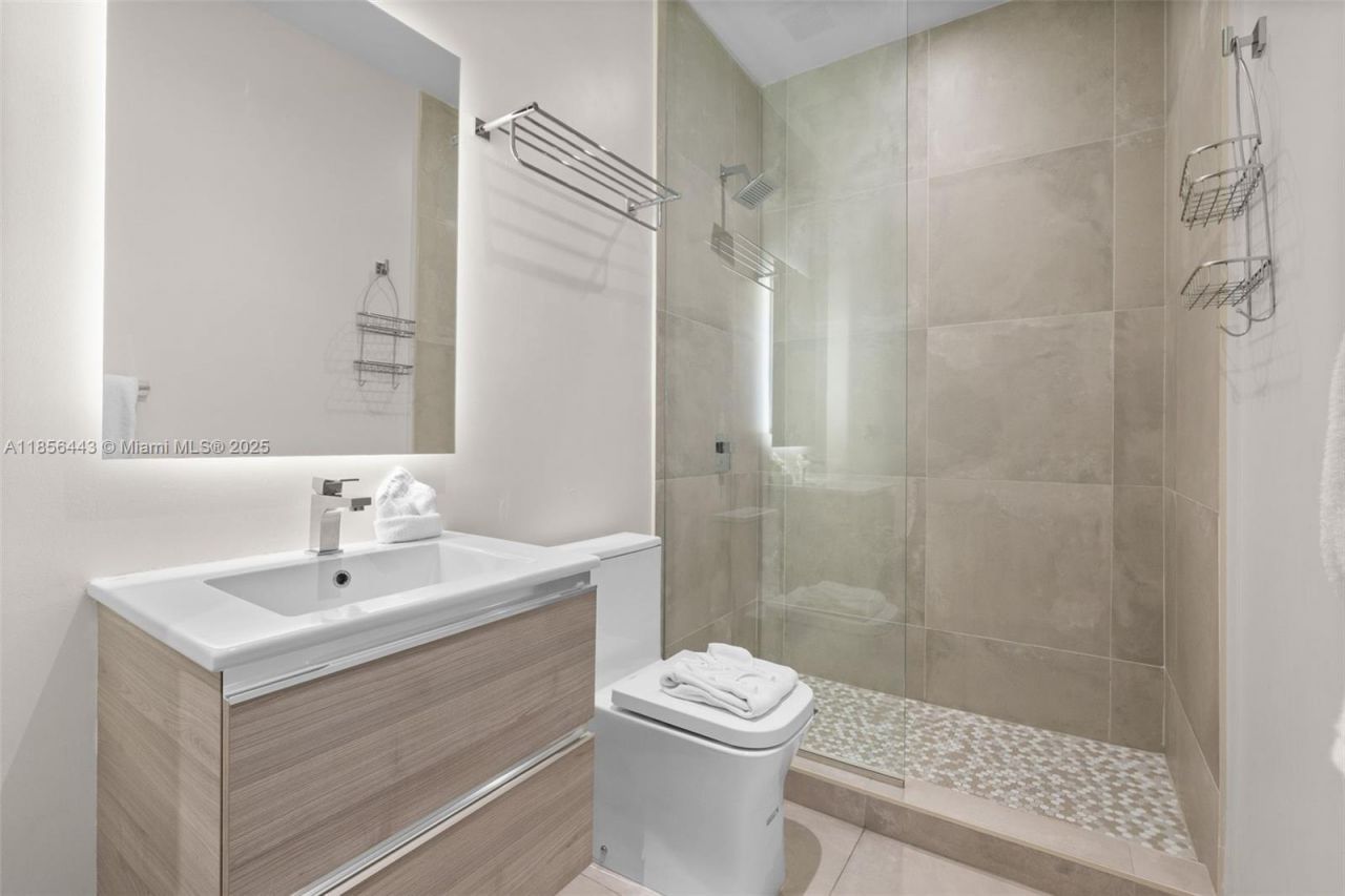 239 SW 9th St, Unit 305, Miami, FL 33130 Photo