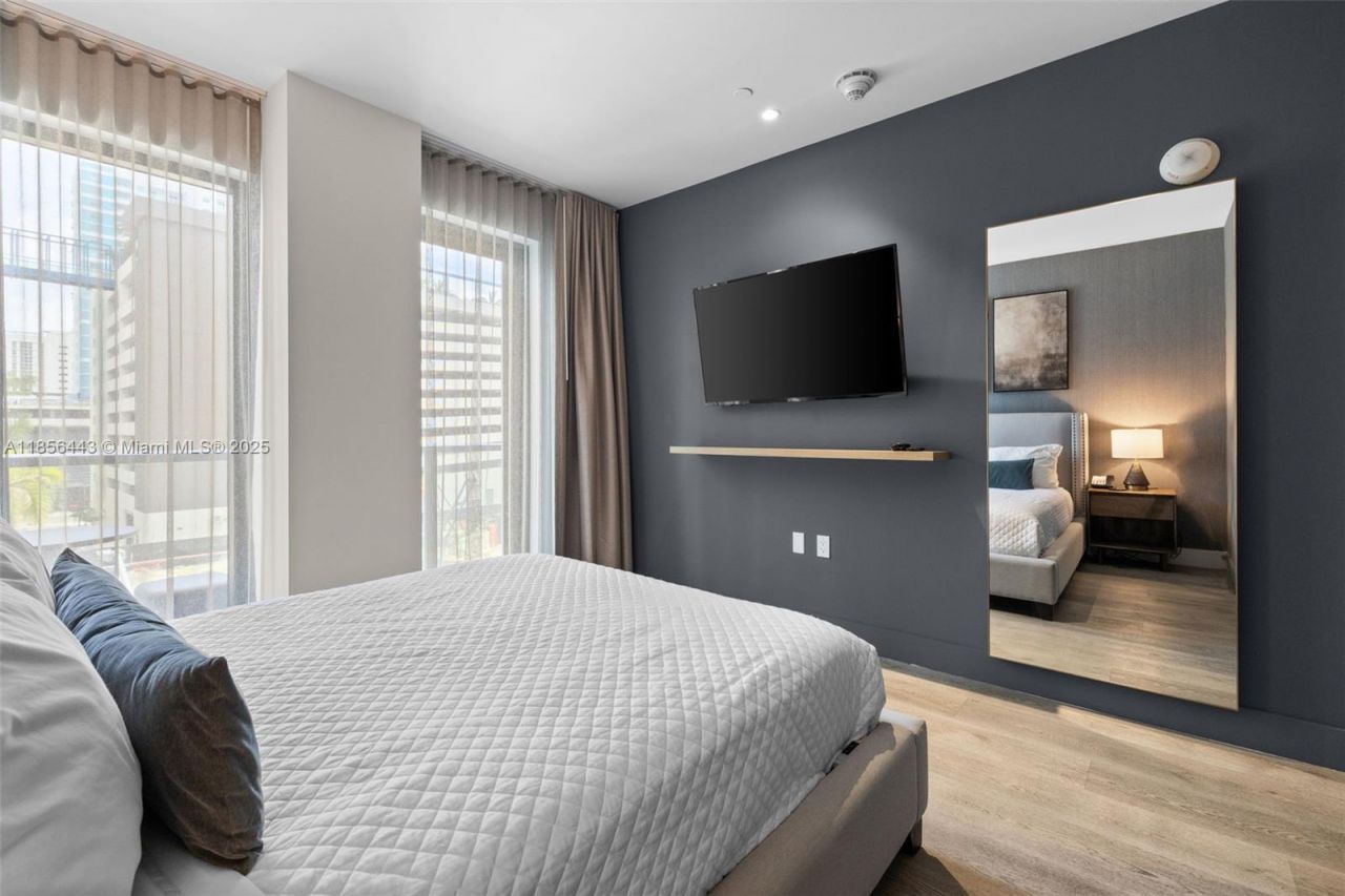 239 SW 9th St, Unit 305, Miami, FL 33130 Photo