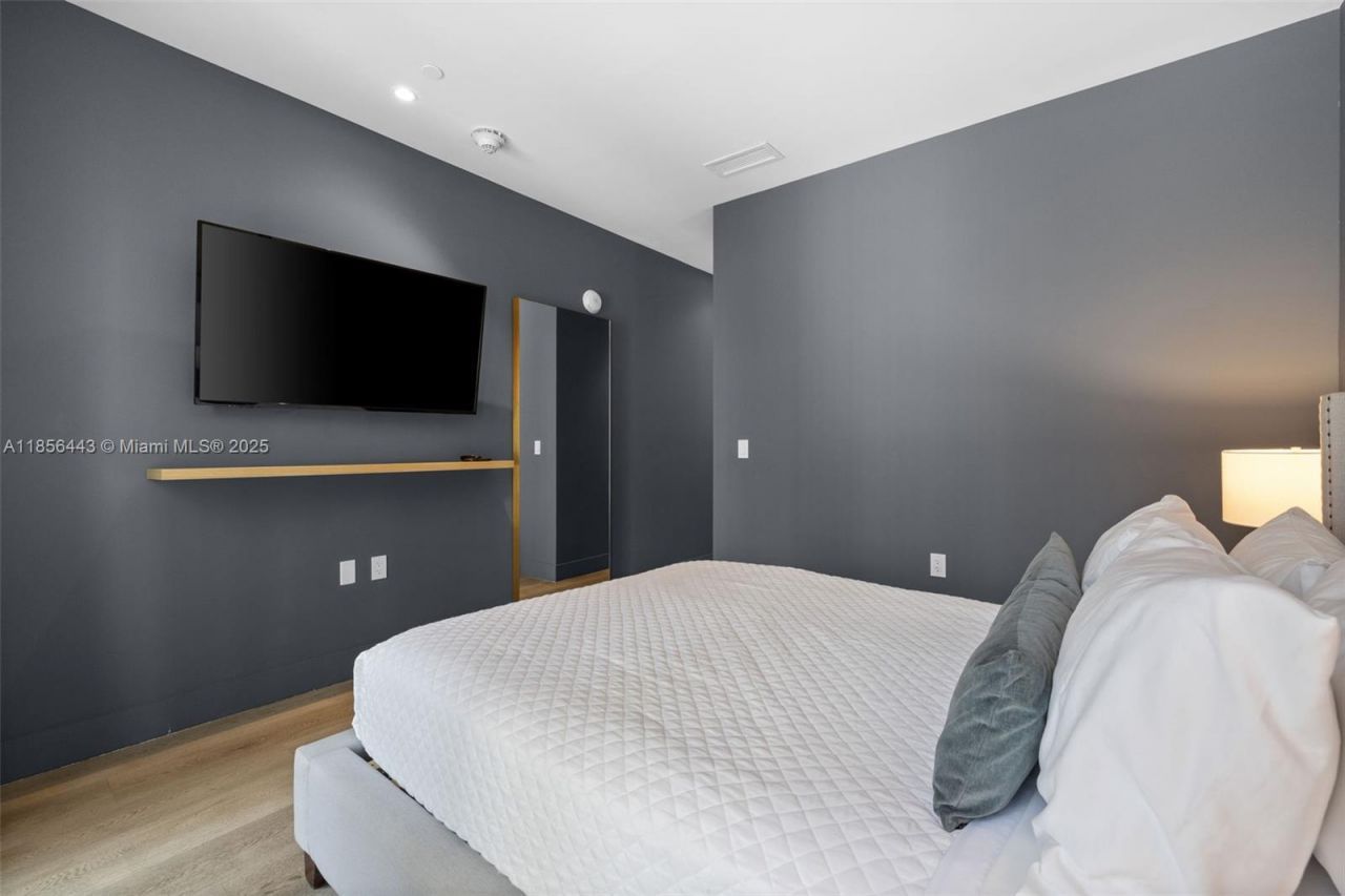 239 SW 9th St, Unit 305, Miami, FL 33130 Photo