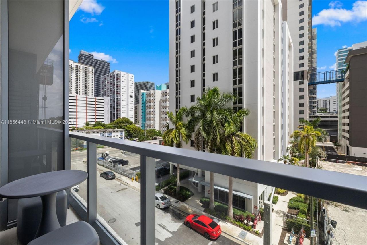 239 SW 9th St, Unit 305, Miami, FL 33130 Photo