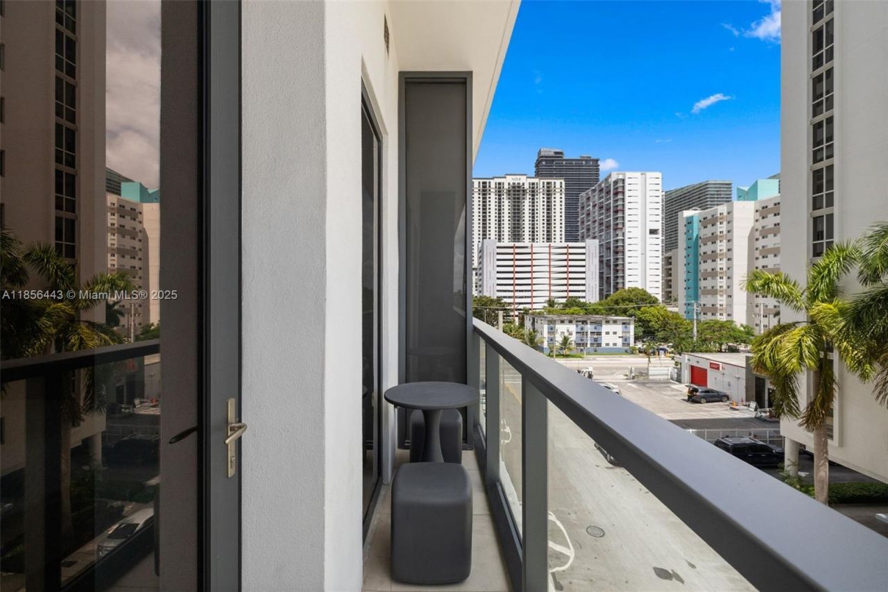 239 SW 9th St, Unit 305, Miami, FL 33130 Photo