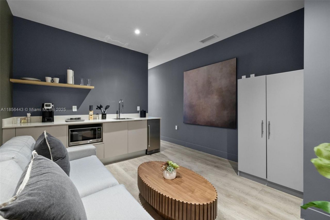 239 SW 9th St, Unit 305, Miami, FL 33130 Photo