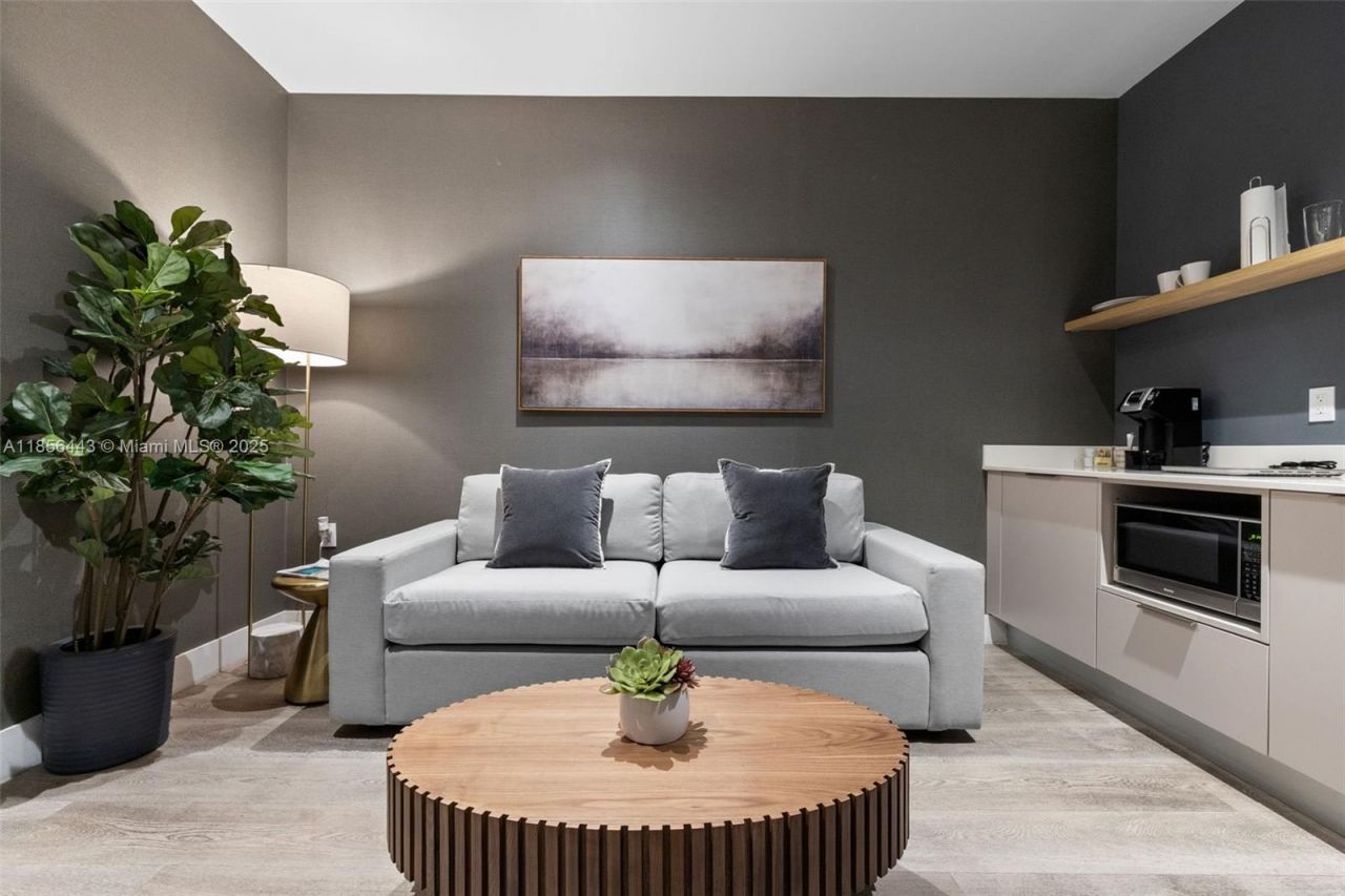 239 SW 9th St, Unit 305, Miami, FL 33130 Photo