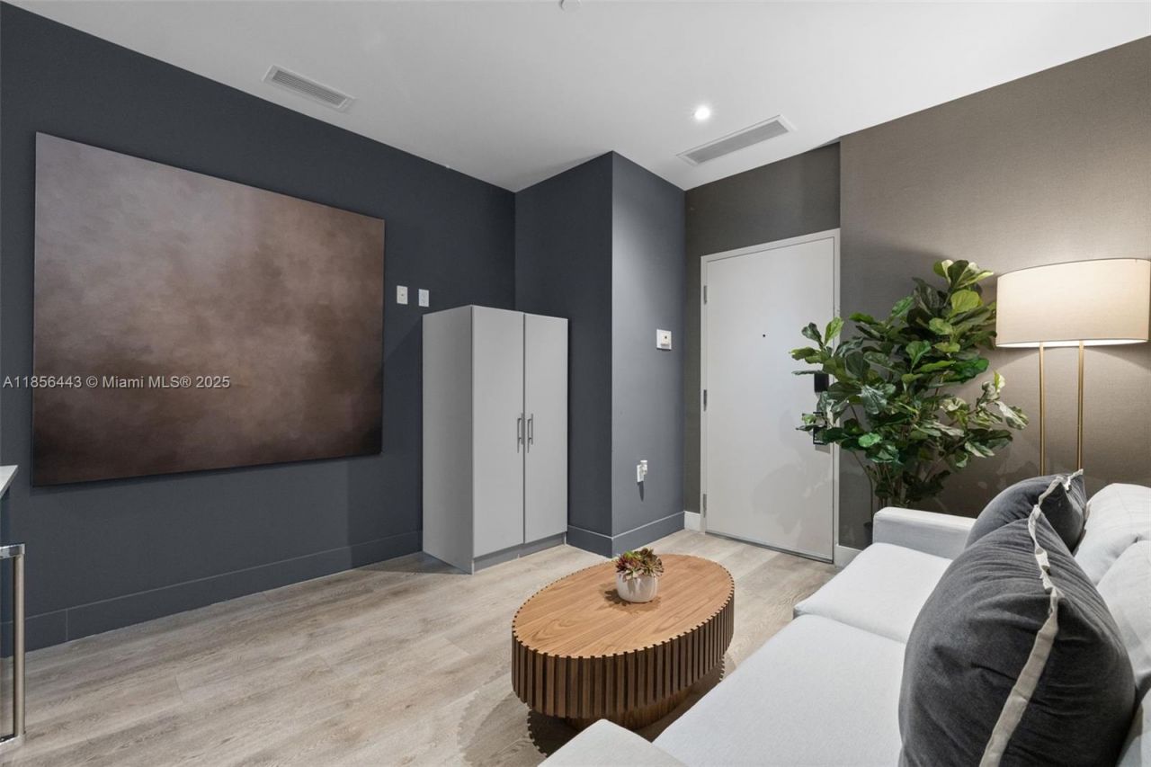 239 SW 9th St, Unit 305, Miami, FL 33130 Photo