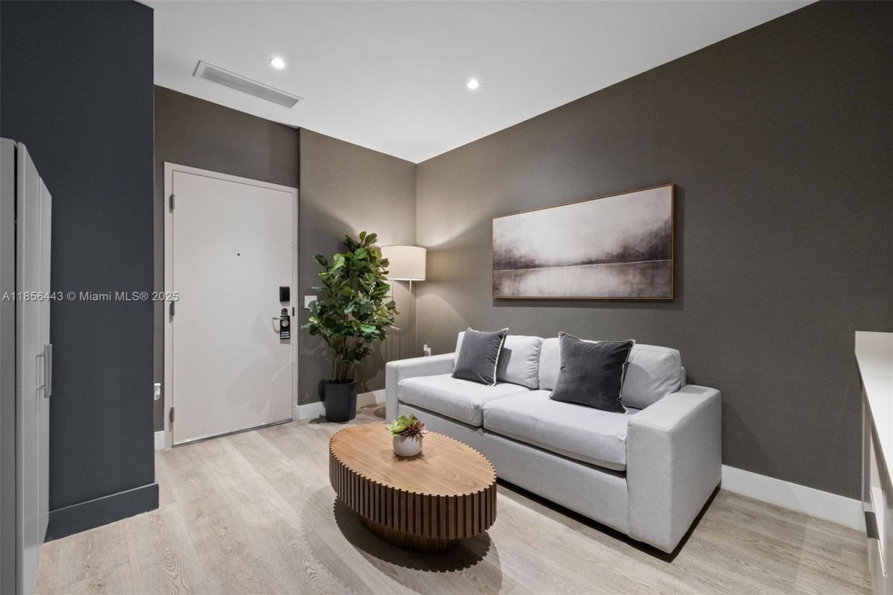 239 SW 9th St, Unit 305, Miami, FL 33130 Photo