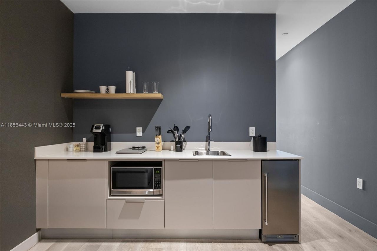 239 SW 9th St, Unit 305, Miami, FL 33130 Photo