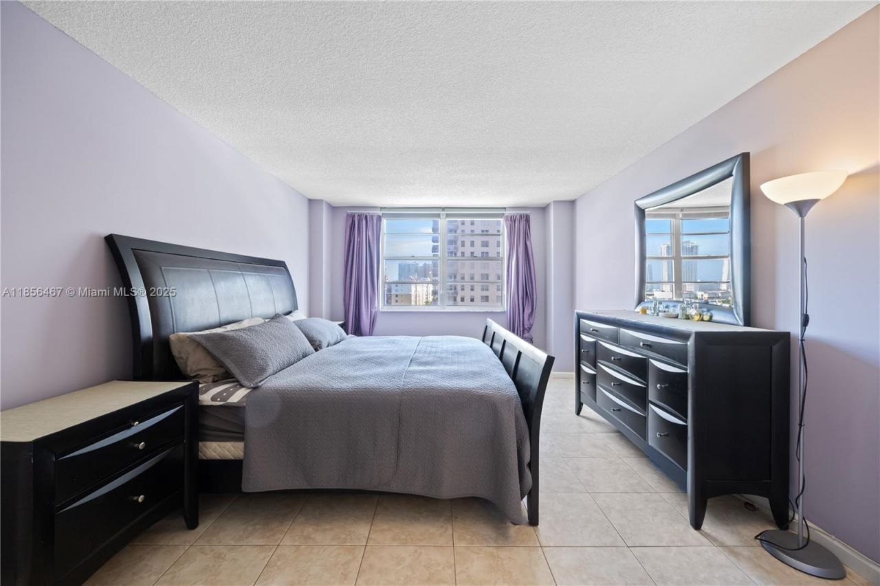 251 174th St, Unit 812, Sunny Isles Beach, FL 33160 Photo