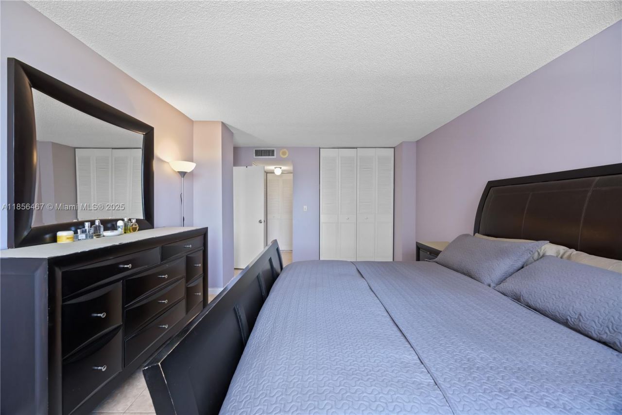 251 174th St, Unit 812, Sunny Isles Beach, FL 33160 Photo