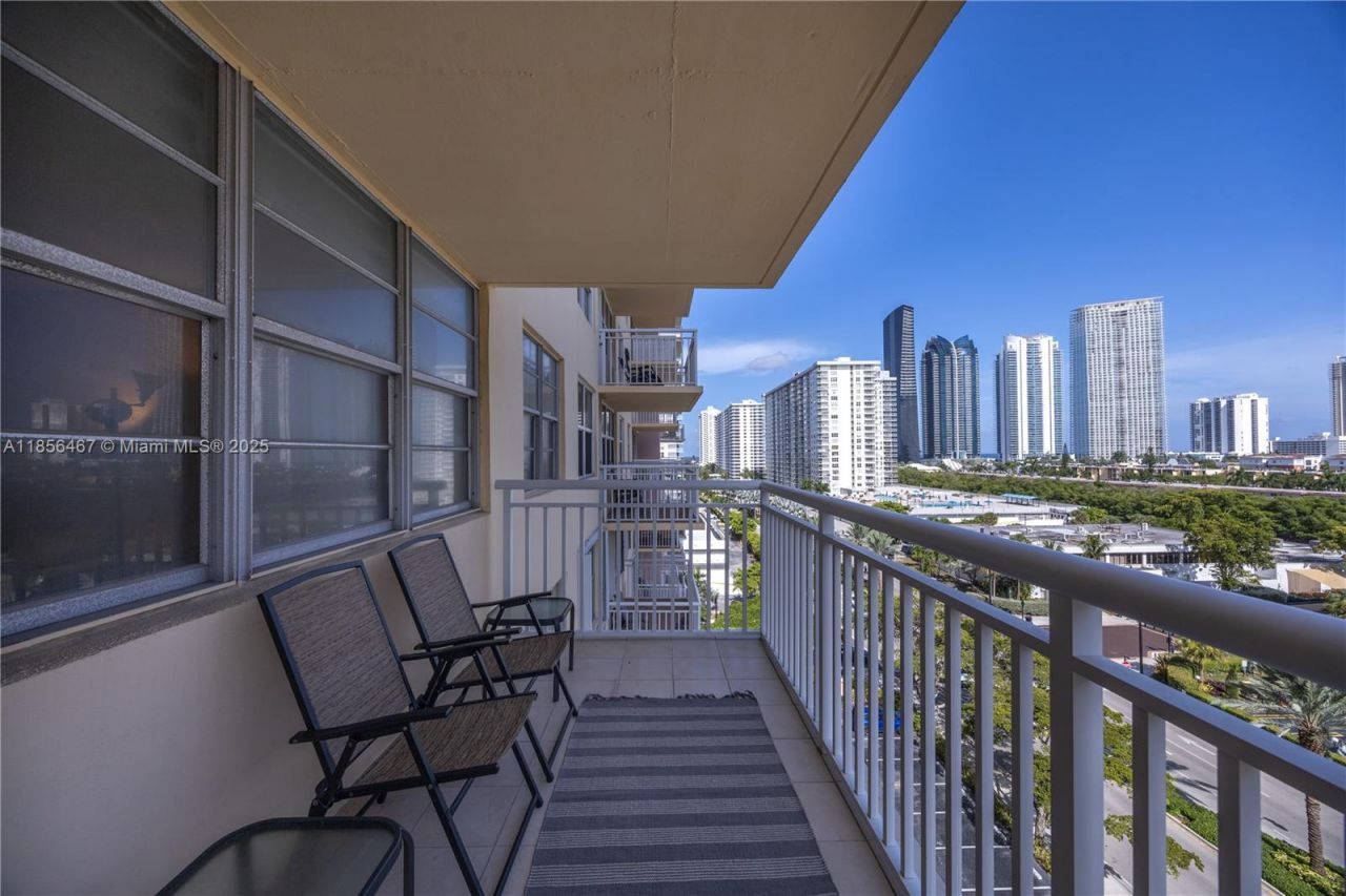 251 174th St, Unit 812, Sunny Isles Beach, FL 33160 Photo